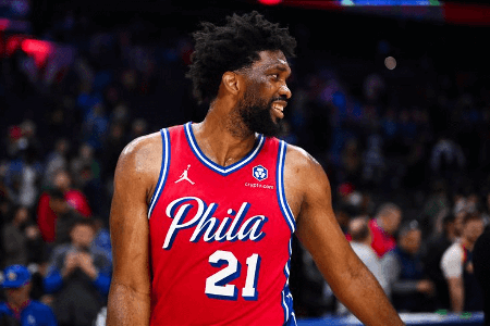 纳斯：恩比德今天训练参与度相当高，精神面貌极佳