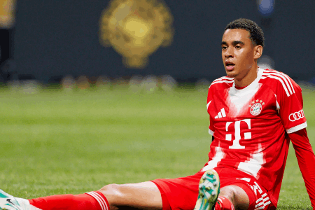 图片报：穆西亚拉正进行反重力跑步机训练，目标12月重返赛场