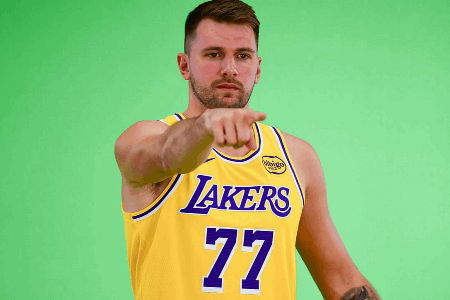 东契奇：可能会打两场季前赛，目前最主要是循序渐进地调整