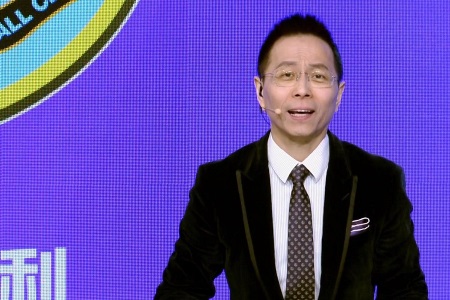 国内名嘴：萨拉赫这个赛季出现断崖式下滑，有必要打替补