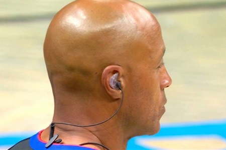 方便操控？NBA将逐步让裁判戴耳麦执裁