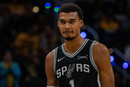 历史首人！文班亚马开季前5场达成150分20帽 