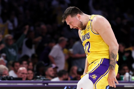 东契奇连续三场比赛场均45.3分！科比后湖人队史首人