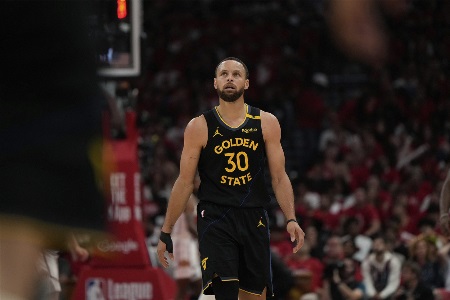 库里低迷谈两连败：我需要更果断&有侵略性 