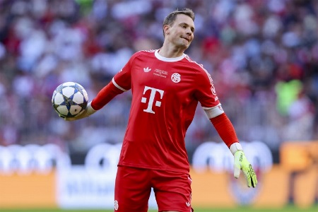 诺伊尔谈顶住反扑：训练中演练过10人应战的情况