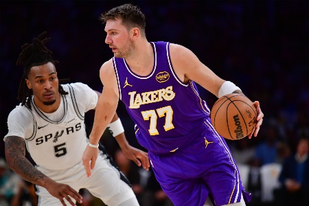 湖人本季已有4次10+逆转！这4场全赢概率仅0.01%