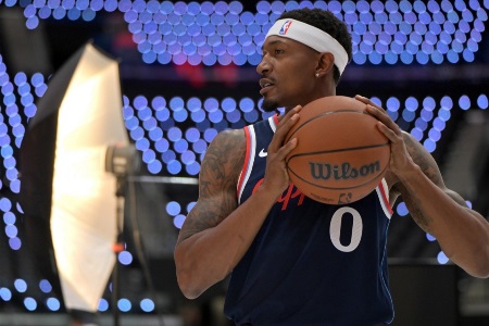 比尔14中2仅得5分！国内解说：NBA不太适合老同志