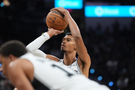 未来的门面！文班亚马单场至少35分10板5助5帽&投进5+三分成历史首人