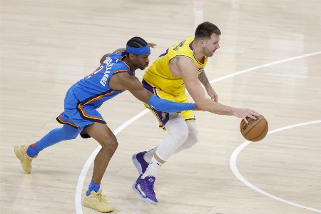 继续三节打卡！亚历山大把东契奇和湖人当玩具玩