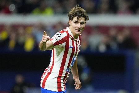 西媒爆料：巴萨认为接替莱万最佳人选是阿尔瓦雷斯