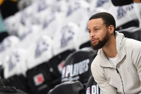 明天背靠背打热火！库里还未确定会不会登场