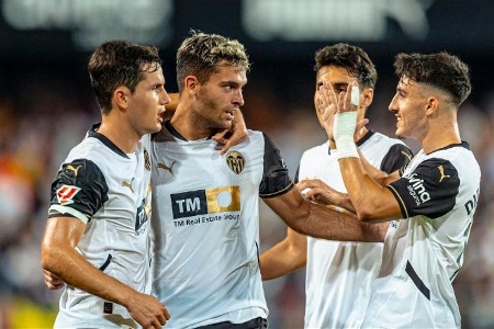 西甲情报：瓦伦西亚门将不满俱乐部，莱万特防线松散