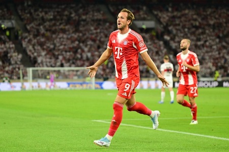 巴萨有意凯恩？名记爆料后者当前完全专注于拜仁