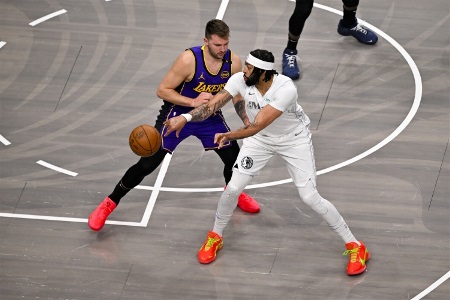 浓眉出战成疑！ESPN预测明日胜率：湖人80.3% 独行侠19.7%