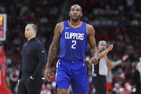 莱昂纳德能打更长时间？快船主帅无奈：这需要医疗团队的评估