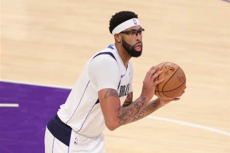 浓眉为独行侠出战16场已达成得分300+篮板150+成就 队史最快