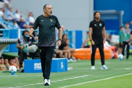 名宿：支持萨里的建议，把VAR回放设施移到替补席对面球场另一侧