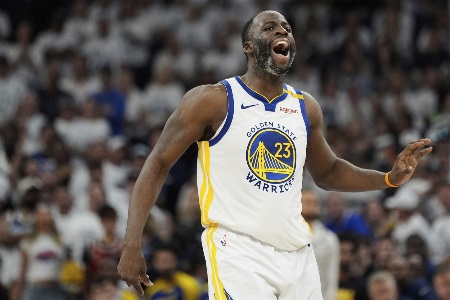 勇士又伤一个！追梦穿保护靴离场并接受核磁共振检查