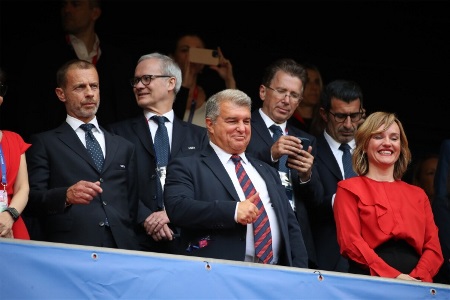 变脸大师？巴萨主席称想为梅西举办最隆重的致敬仪式