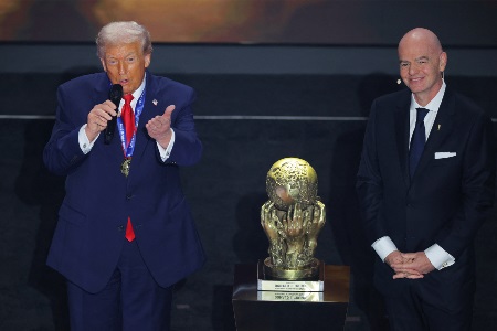 特朗普：我踢足球比C罗梅西略逊一筹，但速度更快一些