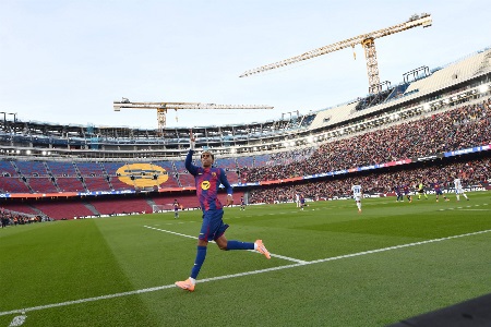 阿斯：亚马尔在前腰位置发挥出色，这给弗里克带来了更多选择