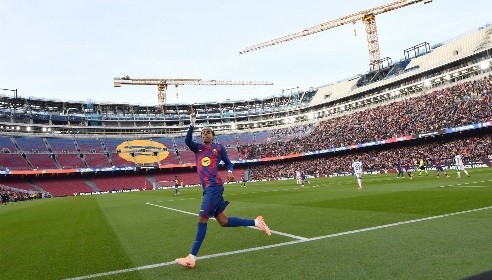 阿斯：亚马尔在前腰位置发挥出色，这给弗里克带来了更多选择