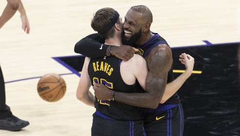 詹姆斯：里夫斯是我们的核心之一 本赛季他要承担更多的责任