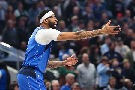 美记：活塞可以用艾维&托拜亚斯·哈里斯为主要筹码换浓眉