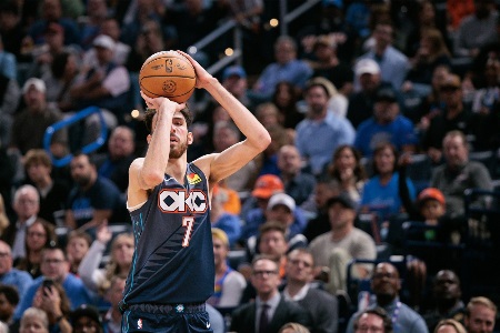 三分4中4！切特：对手压迫式防守我们转换提速跑动创造空间的结果