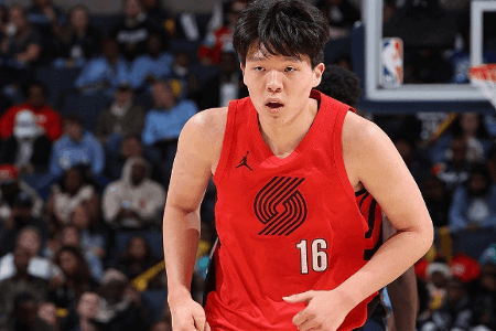 开拓者媒体人：杨瀚森不出3年会被踢出联盟 竟然还有人吹捧他？