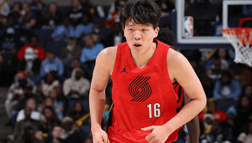 开拓者媒体人：杨瀚森不出3年会被踢出联盟 竟然还有人吹捧他？