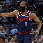 杜兰特：哈登不管去哪球队都围绕他打 他是进攻源泉&能让队友受益