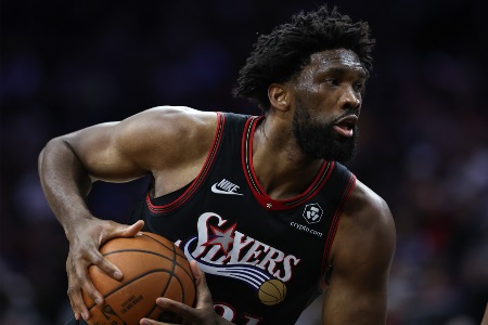 恩比德带伤砍39分！赛后称最近手指不太对劲