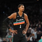 如何与文班对位？奥尼尔：我会把他顶到篮下 然后在他脸上暴扣