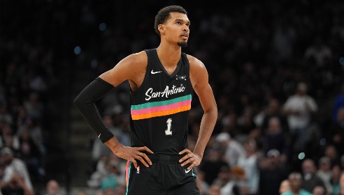 如何与文班对位？奥尼尔：我会把他顶到篮下 然后在他脸上暴扣