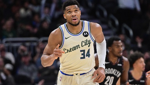 徐静雨：字母哥若走和当年KD离开雷霆不同 前者有总冠军谁也不欠