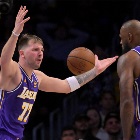 最后詹姆斯丢技犯罚球！雷迪克：还以为东契奇会罚 应该卢卡罚的