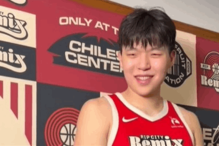 为何在场上常带着笑容？杨瀚森：笑呵呵地迷惑对手 顺便带点嘲讽