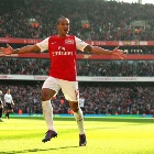 沃尔科特：阿森纳正在获得夺冠所需的运气 曼城比维拉更让我担心