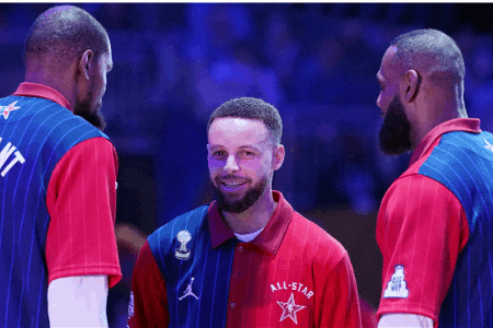 杜兰特：詹姆斯每次全明星都很专注 他不投半场三分&不用左手上篮