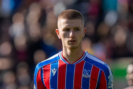 太阳报：曼联明夏可能重组中场，其引援目标有亚当・沃顿等四人