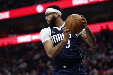 浓眉心里苦！基德：我们现在让浓眉打中锋 未来会让他回到四号位