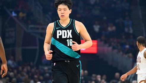 解说：今天半场绝对是瀚森被使用最正确的一次 早就该这样给机会