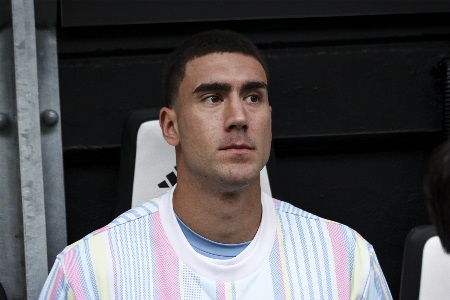 记者：利物浦考虑冬季引进弗拉霍维奇替代伊萨克，愿开价2000万欧