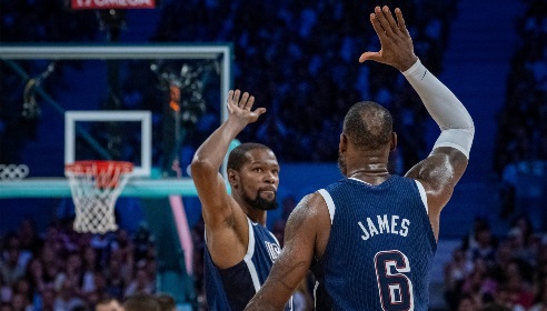 KD谈詹姆斯仍能高水平：外界对我和他仍有很多期待