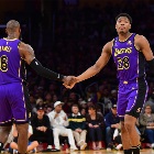 这应该怪谁呢？八村塁在詹姆斯复出后仅9.7分+56%TS