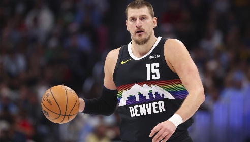 这是在点谁？约基奇：最重要是不要去和裁判有争执