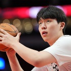 美媒体人：从没见过一个球员啥都没做就如此受欢迎 杨瀚森是第1个