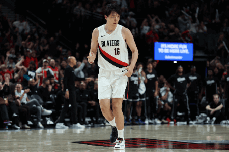 媒体人：瀚森需要练三分 今天运气够差几个球防到位了对手也进了