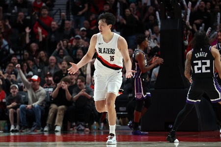 美媒体人：杨瀚森或克林根在场时打联防不妥 3分防不住篮板也得丢